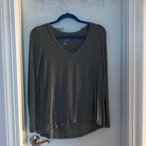 American Eagle V-neck